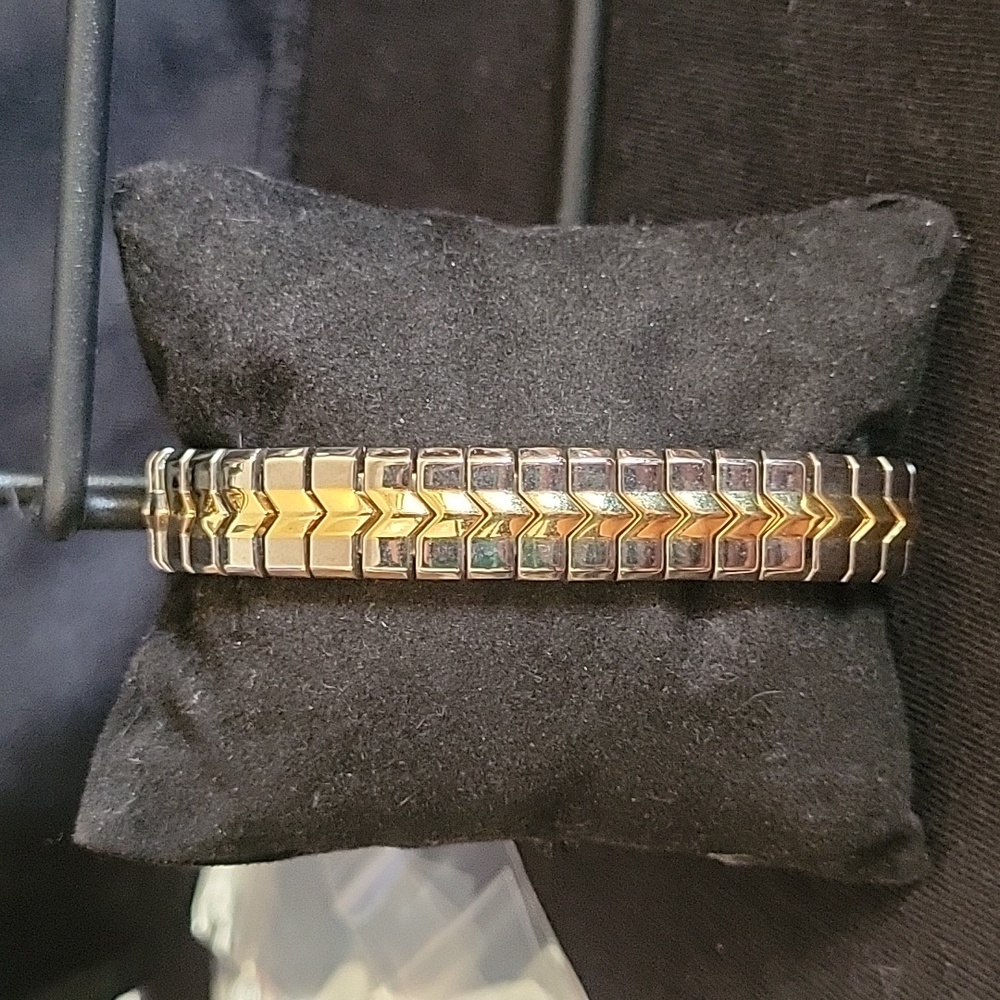 Beautiful 2 tone bracelet
